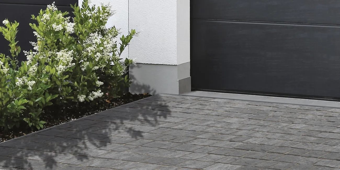 2512r85511300ocropped960mm0_4261920_san-pietrino-grigio-argento2020_10_00_fotoinserimenti_play_san_pietrino_trilogy_grigio_adobestock_239710543_bassajpgjpg