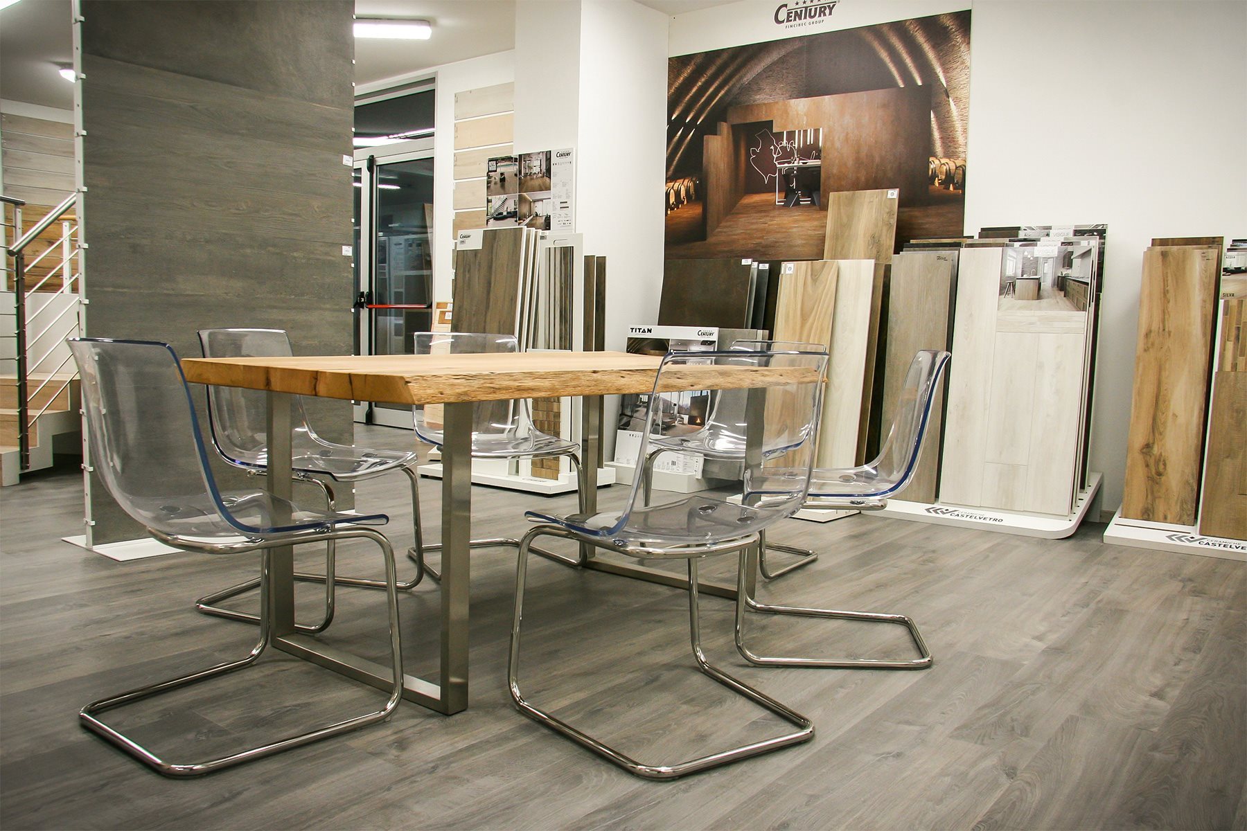 Punto_vendita_resana_piastrelle_bonato_ceramica_tavolo_business