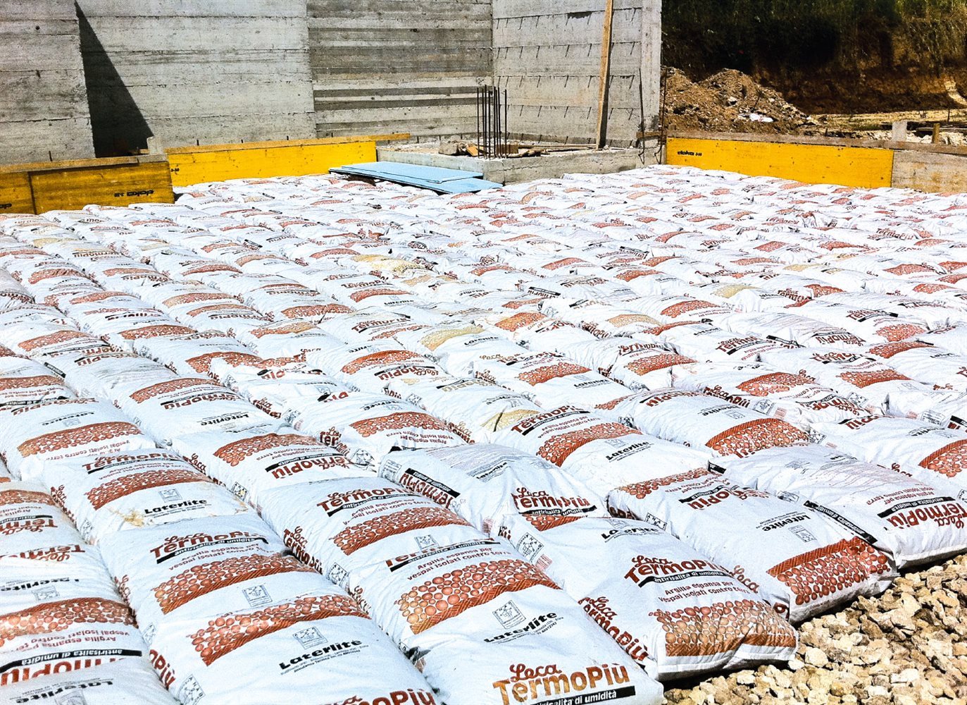 Vespaio-contro-terra-in-sacco-P3-10