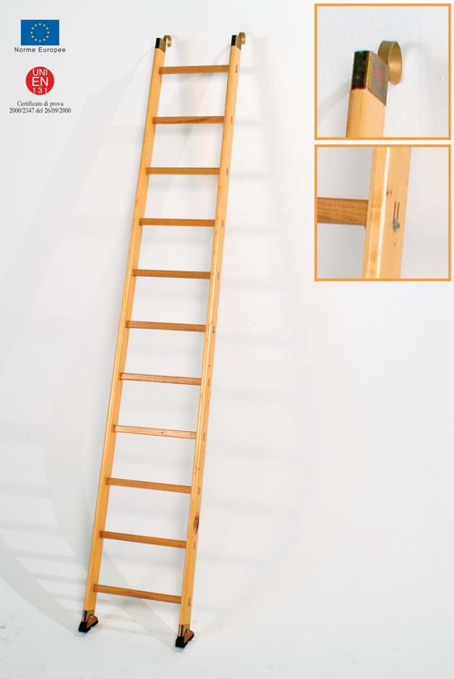 scala-in-legno-semplice-di-appoggio-a-pioli